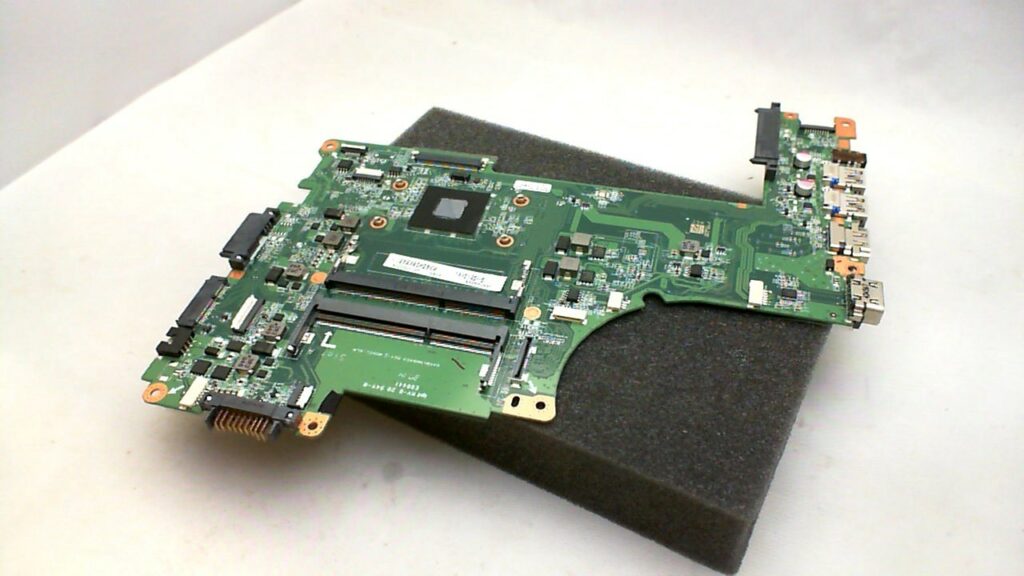 A000301100 TOSHIBA MAINBOARD L50D-B-15T DA0BLMMB6E0 REV.E EL2107 S1