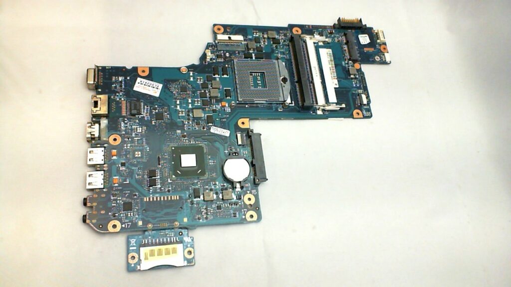 H000046310 Toshiba Satellite C875  MAIN BOARD  EL2618 S7